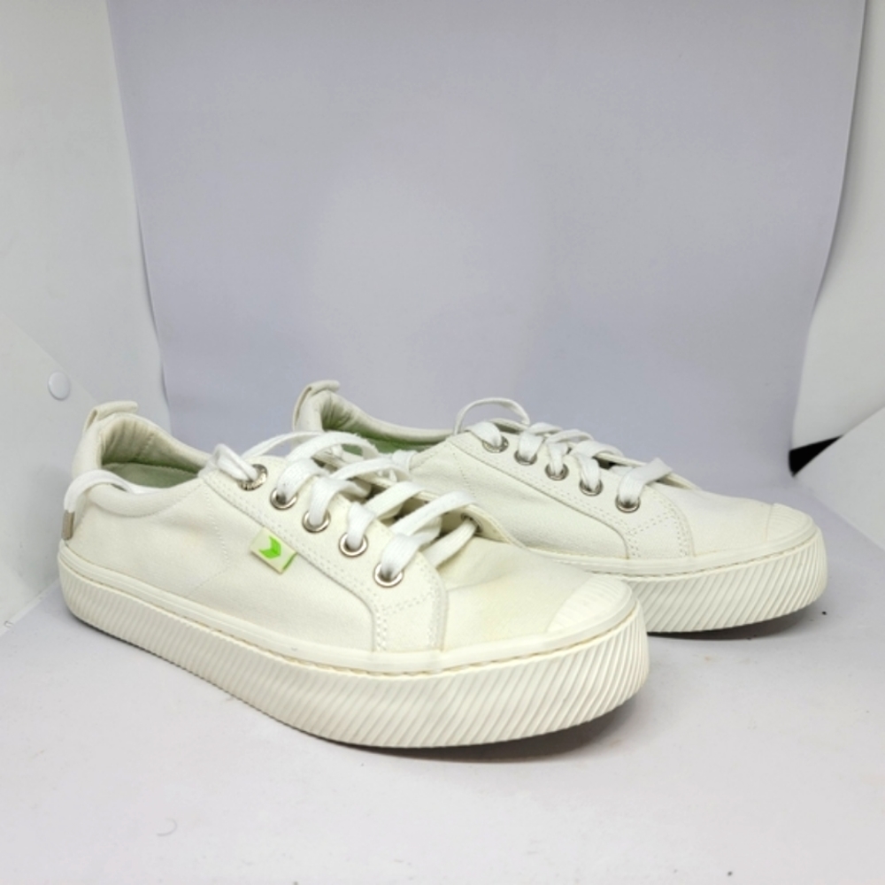 Cariuma Shoes